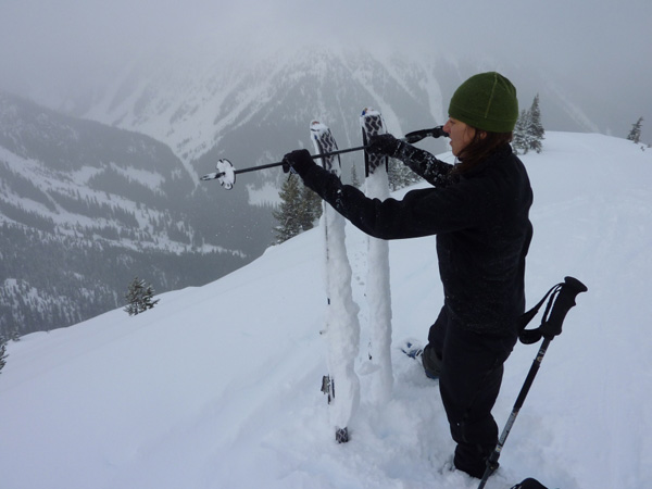 Because of the wet snow at lower elevations and somewhat colder temps (-2 C) higher up, some of us had snow building up on the bottom of our skins.