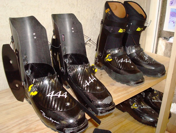 A Mountain version of Pierre's boots with a protective rubber rand and a full Vibram sole.