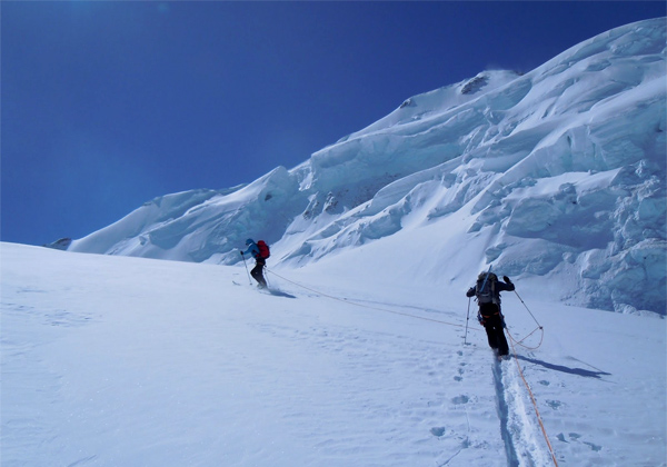 After 7h of flat walking/skiing seracs got our heart rate up.