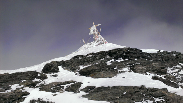 This is what the dog saw on the summit. Clouds obscured the rest of the view.