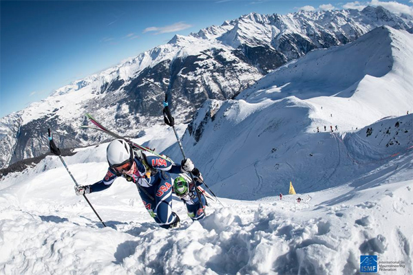 Sarah Cookler and Meredith Edwards topping one of the boot-packs. Photo by ISMF.