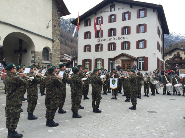 Most big races in Europe begin either with marching band or in with a mass in a church. Photo by PDG.